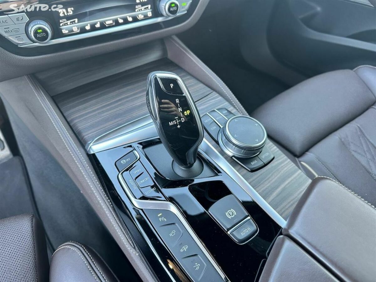 Fotografie vozu - klik pro zvětšení