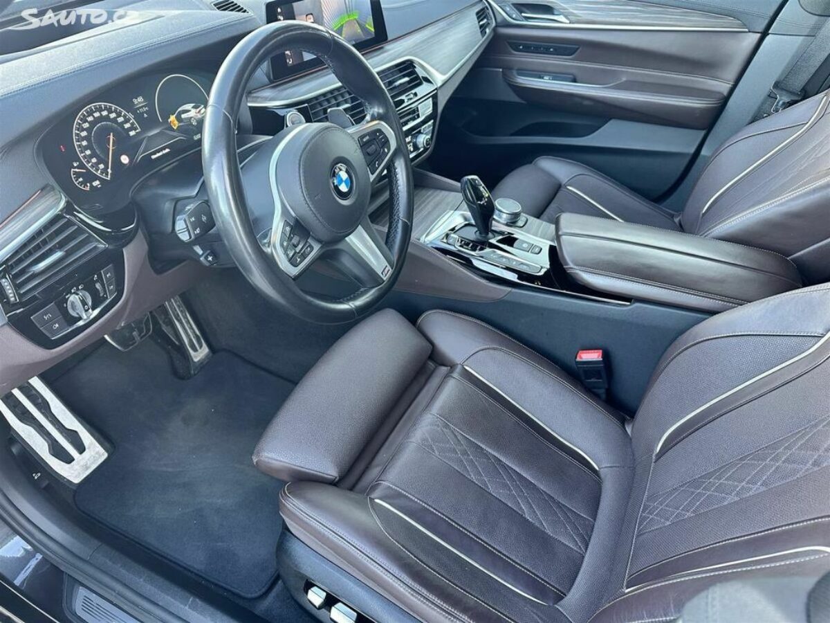 Fotografie vozu - klik pro zvětšení