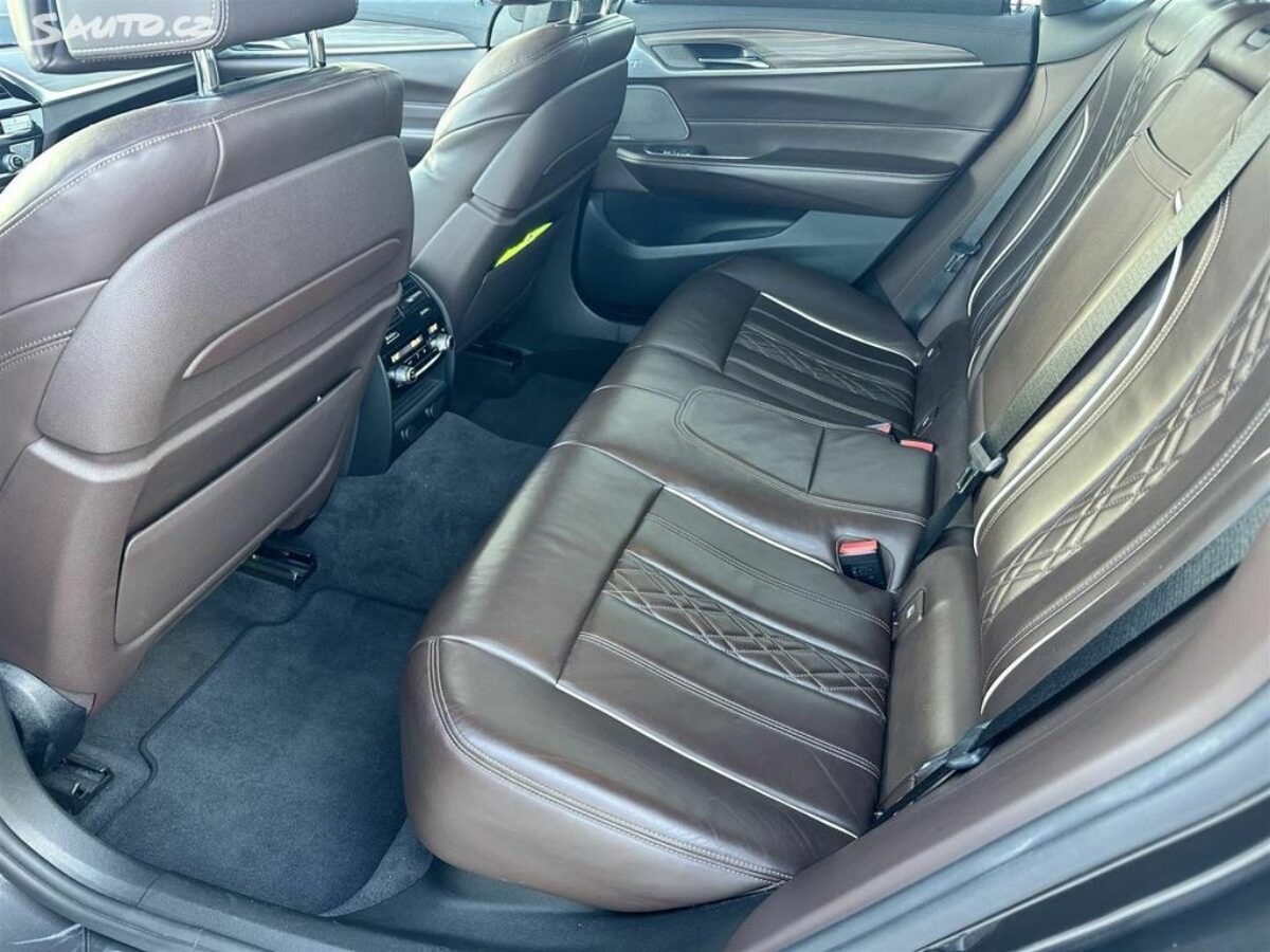 Fotografie vozu - klik pro zvětšení