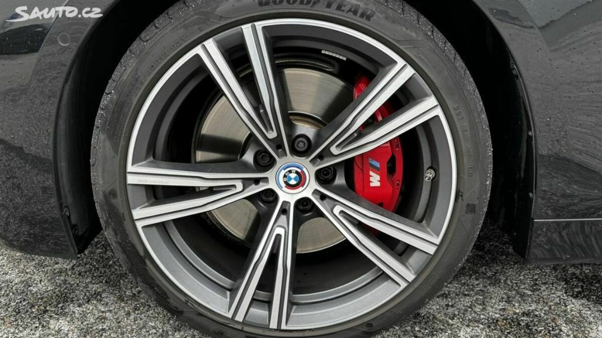 Fotografie vozu - klik pro zvětšení