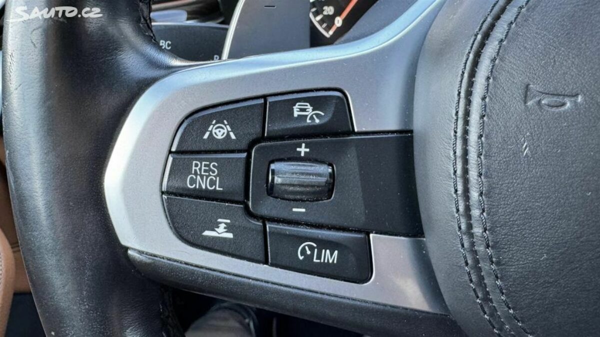 Fotografie vozu - klik pro zvětšení