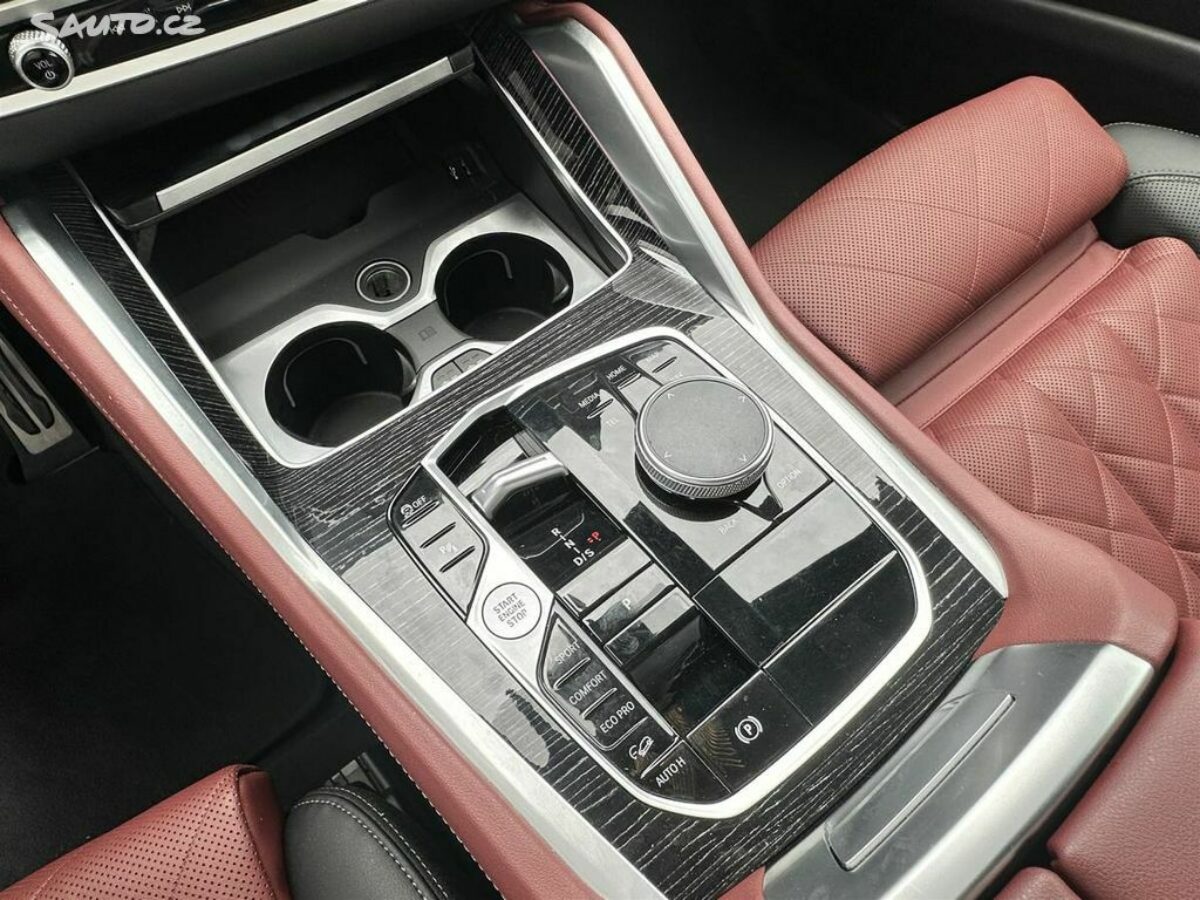 Fotografie vozu - klik pro zvětšení