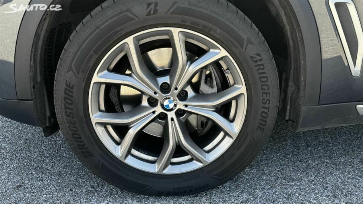 Fotografie vozu - klik pro zvětšení