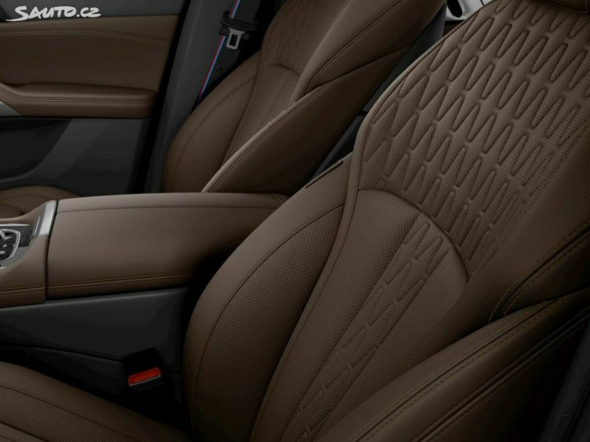 Fotografie vozu - klik pro zvětšení