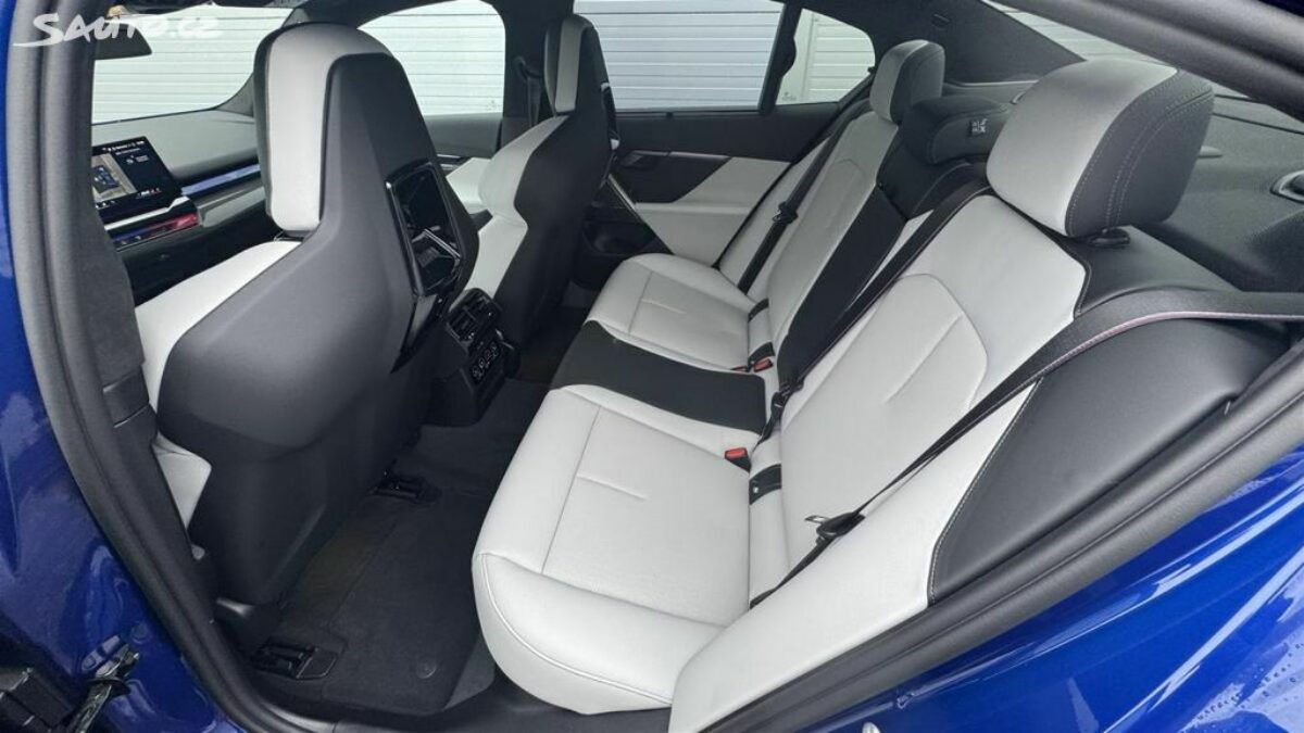 Fotografie vozu - klik pro zvětšení