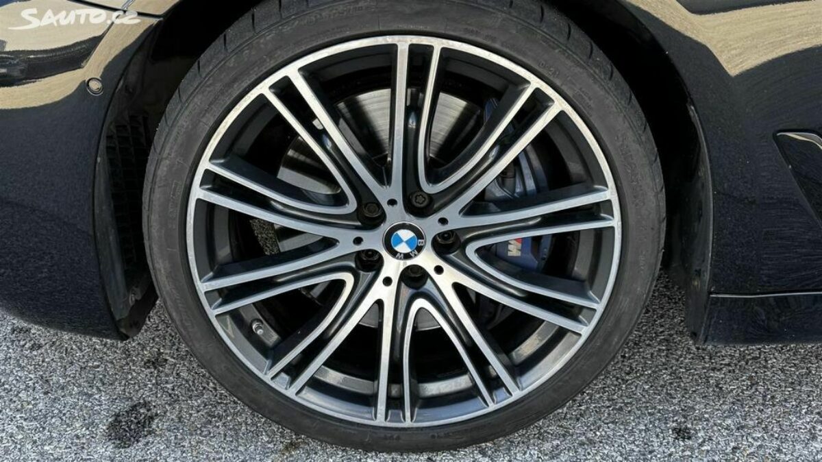 Fotografie vozu - klik pro zvětšení