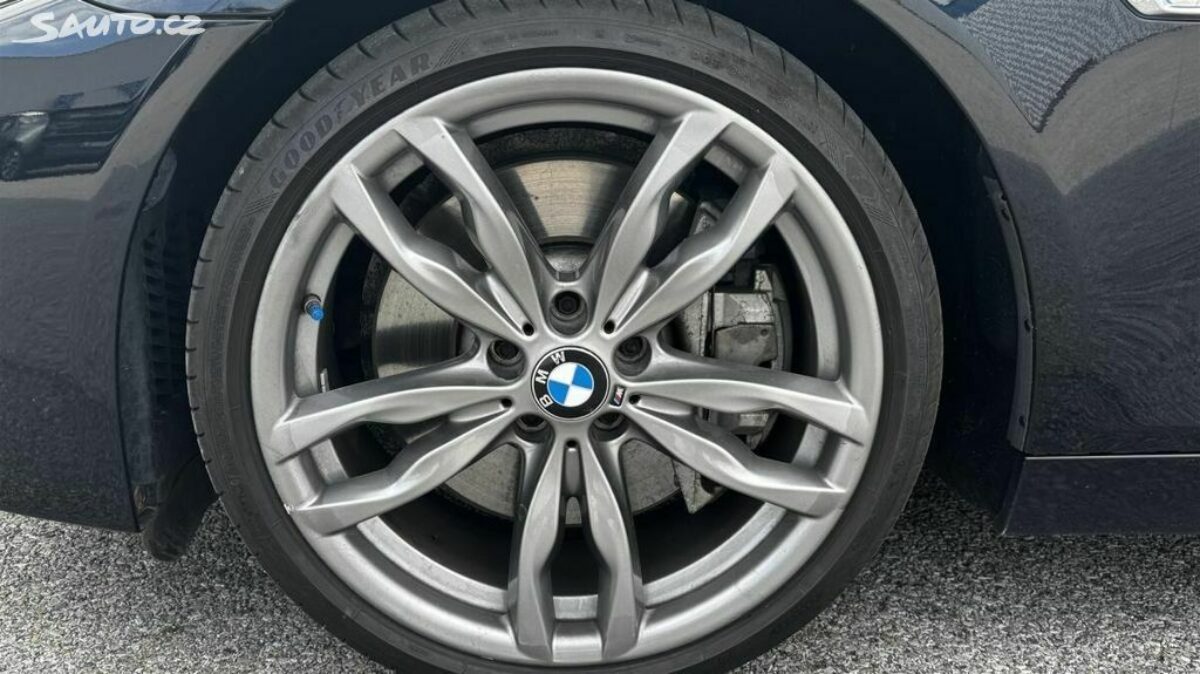 Fotografie vozu - klik pro zvětšení