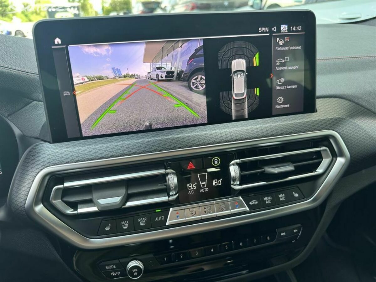 Fotografie vozu - klik pro zvětšení