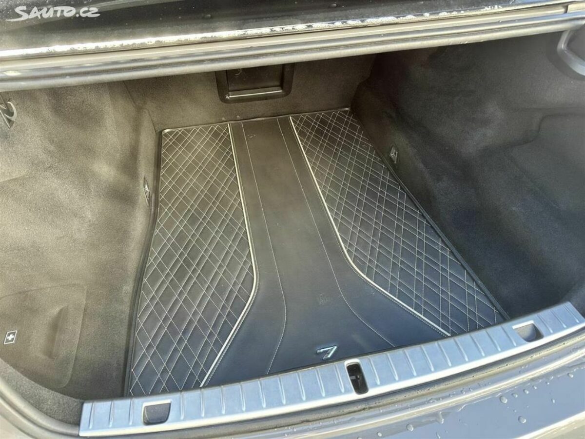 Fotografie vozu - klik pro zvětšení