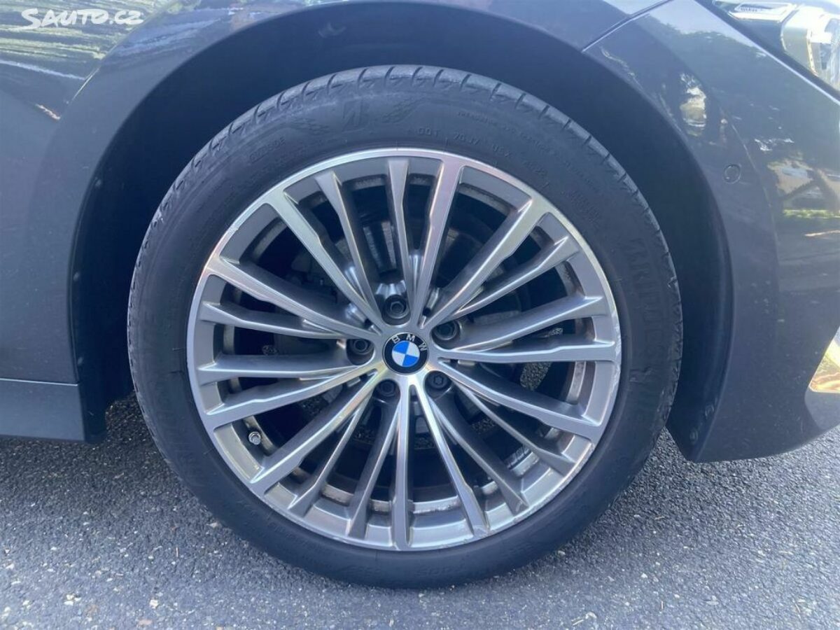 Fotografie vozu - klik pro zvětšení