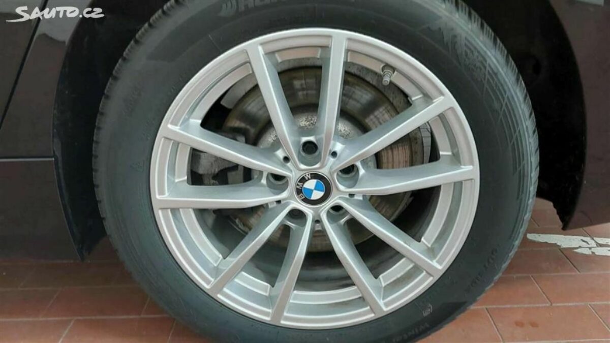 Fotografie vozu - klik pro zvětšení