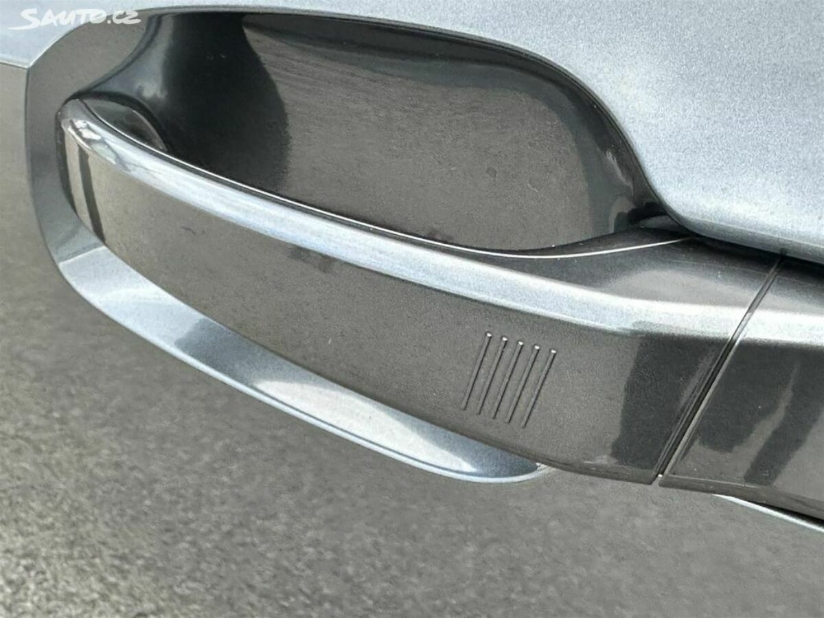 Fotografie vozu - klik pro zvětšení