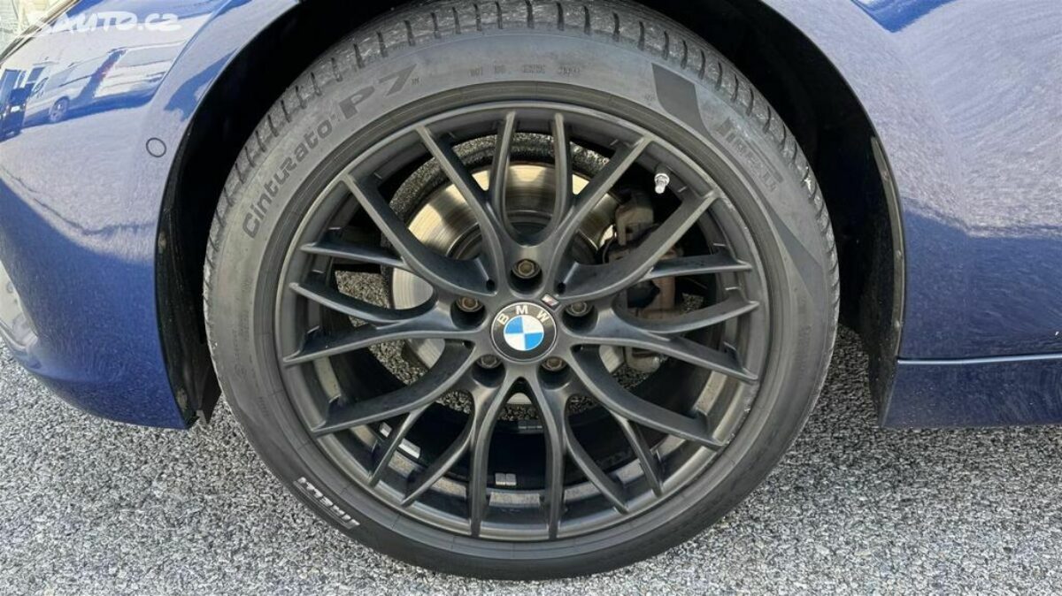 Fotografie vozu - klik pro zvětšení