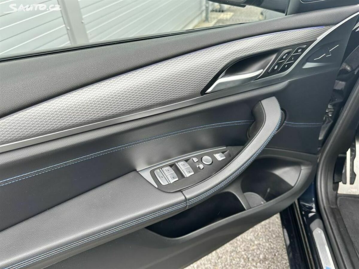 Fotografie vozu - klik pro zvětšení