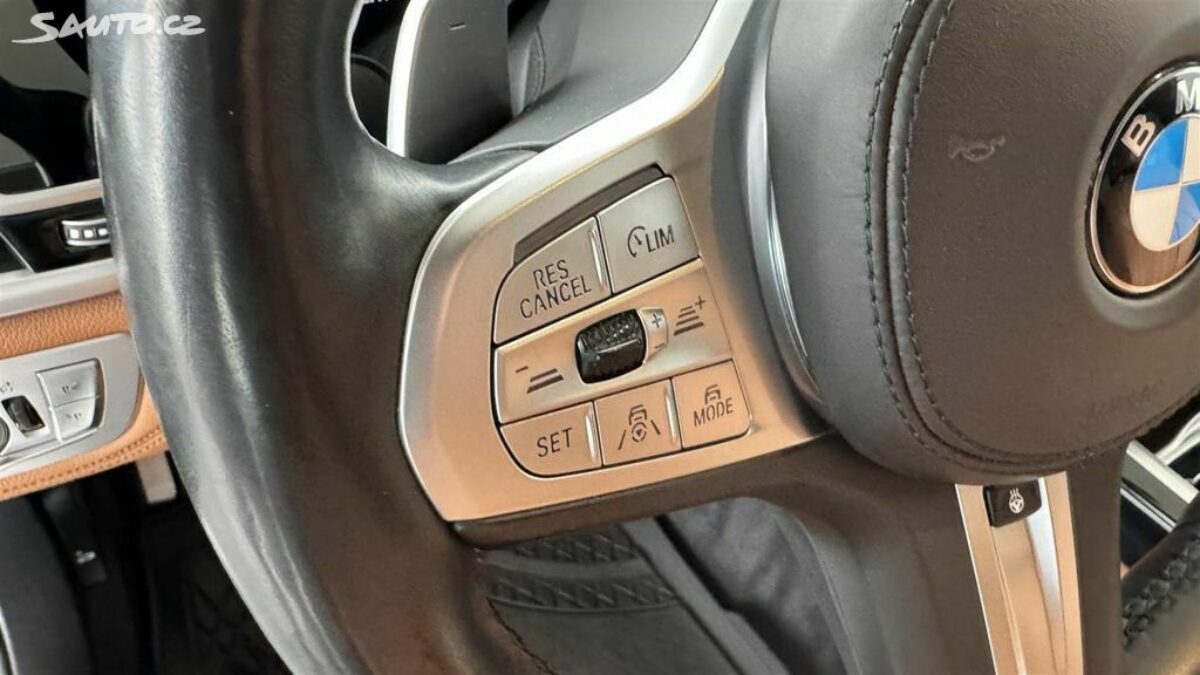 Fotografie vozu - klik pro zvětšení