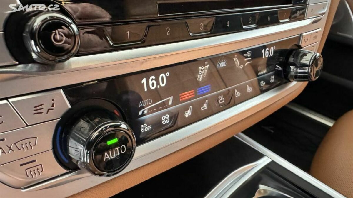 Fotografie vozu - klik pro zvětšení