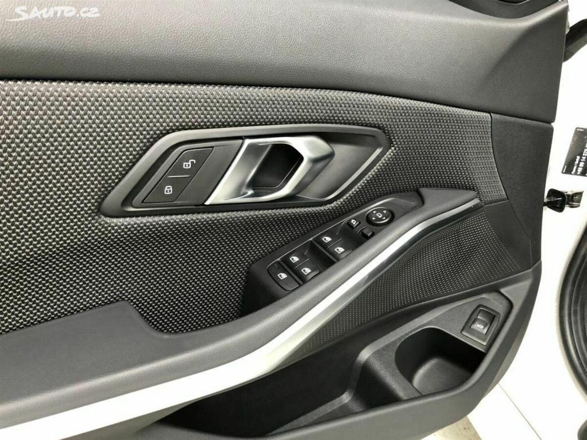 Fotografie vozu - klik pro zvětšení