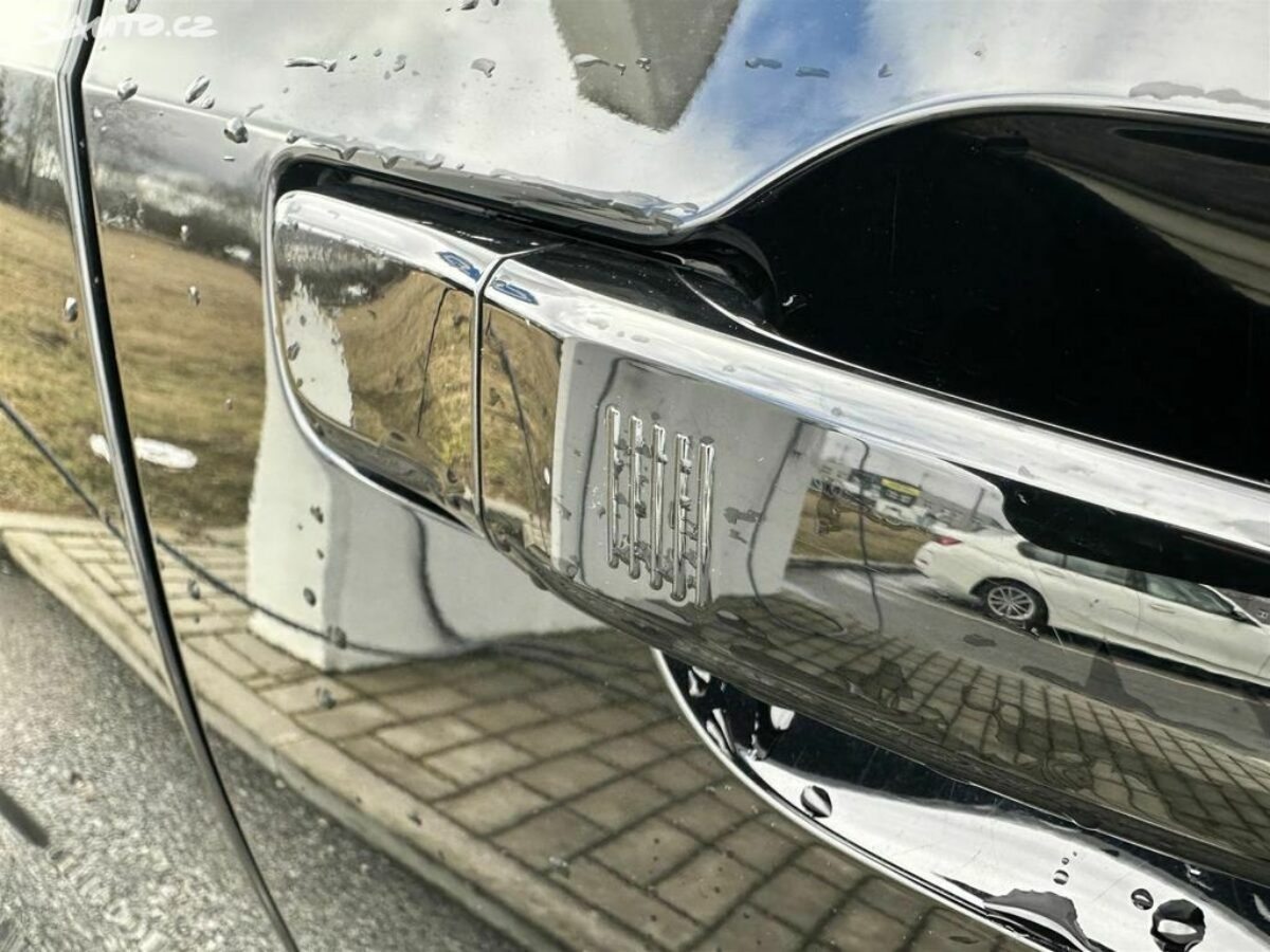 Fotografie vozu - klik pro zvětšení