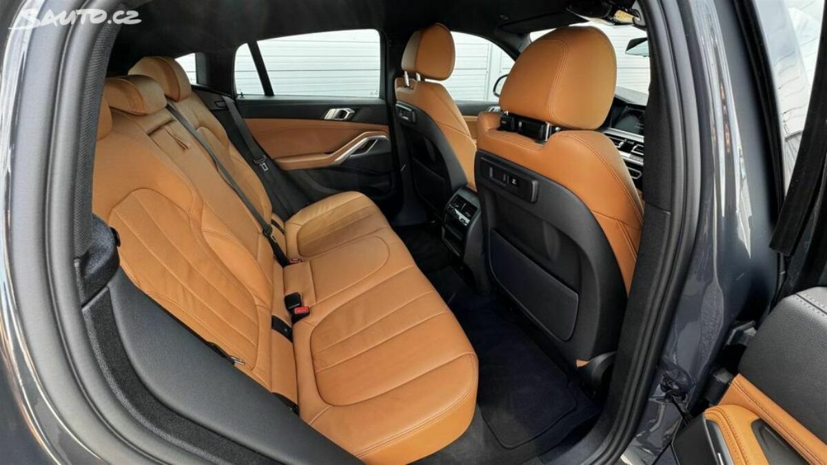 Fotografie vozu - klik pro zvětšení