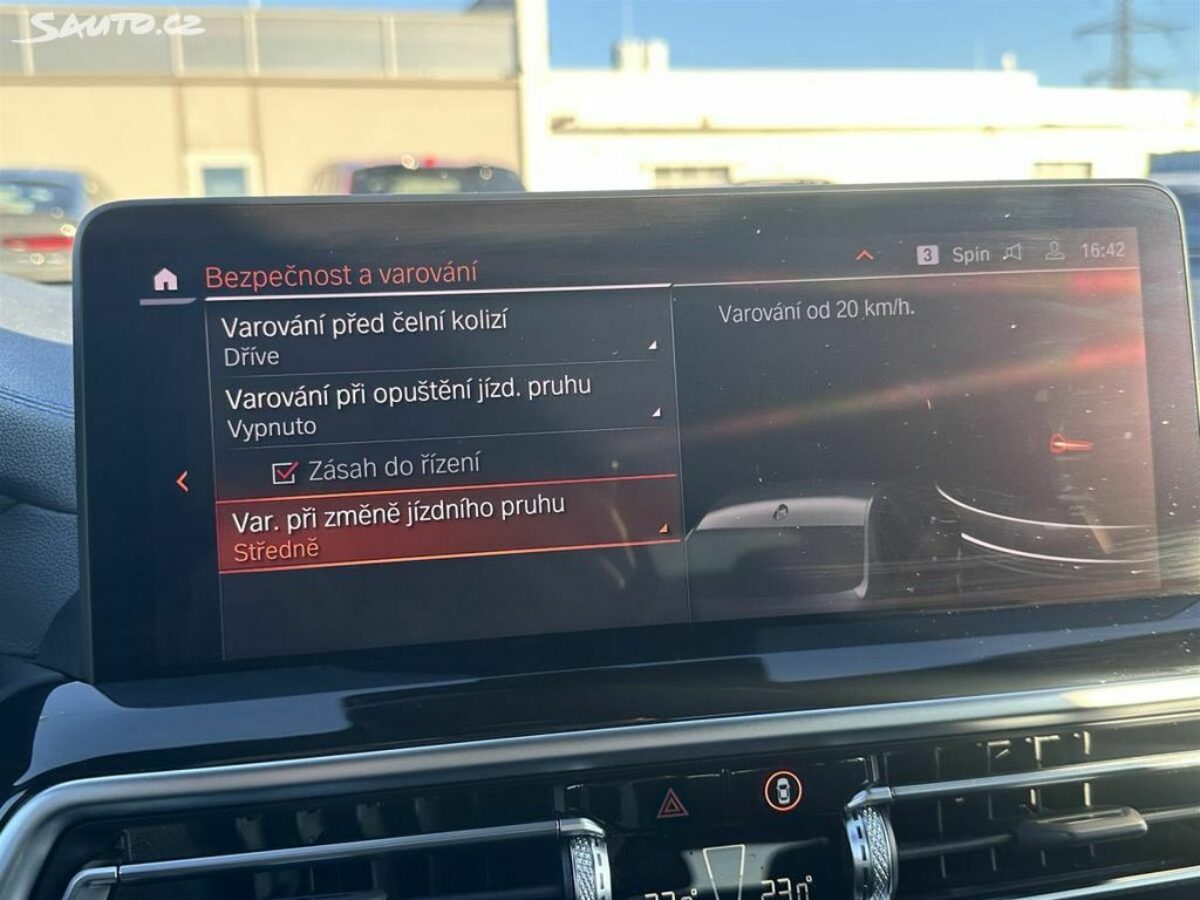 Fotografie vozu - klik pro zvětšení