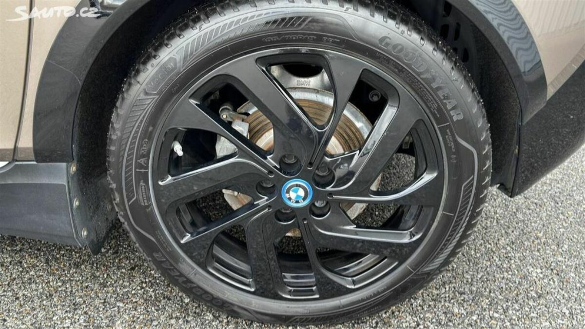 Fotografie vozu - klik pro zvětšení