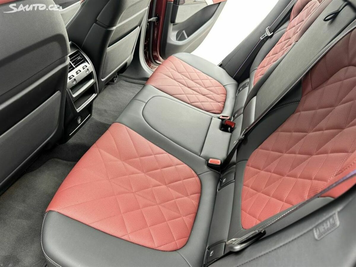 Fotografie vozu - klik pro zvětšení