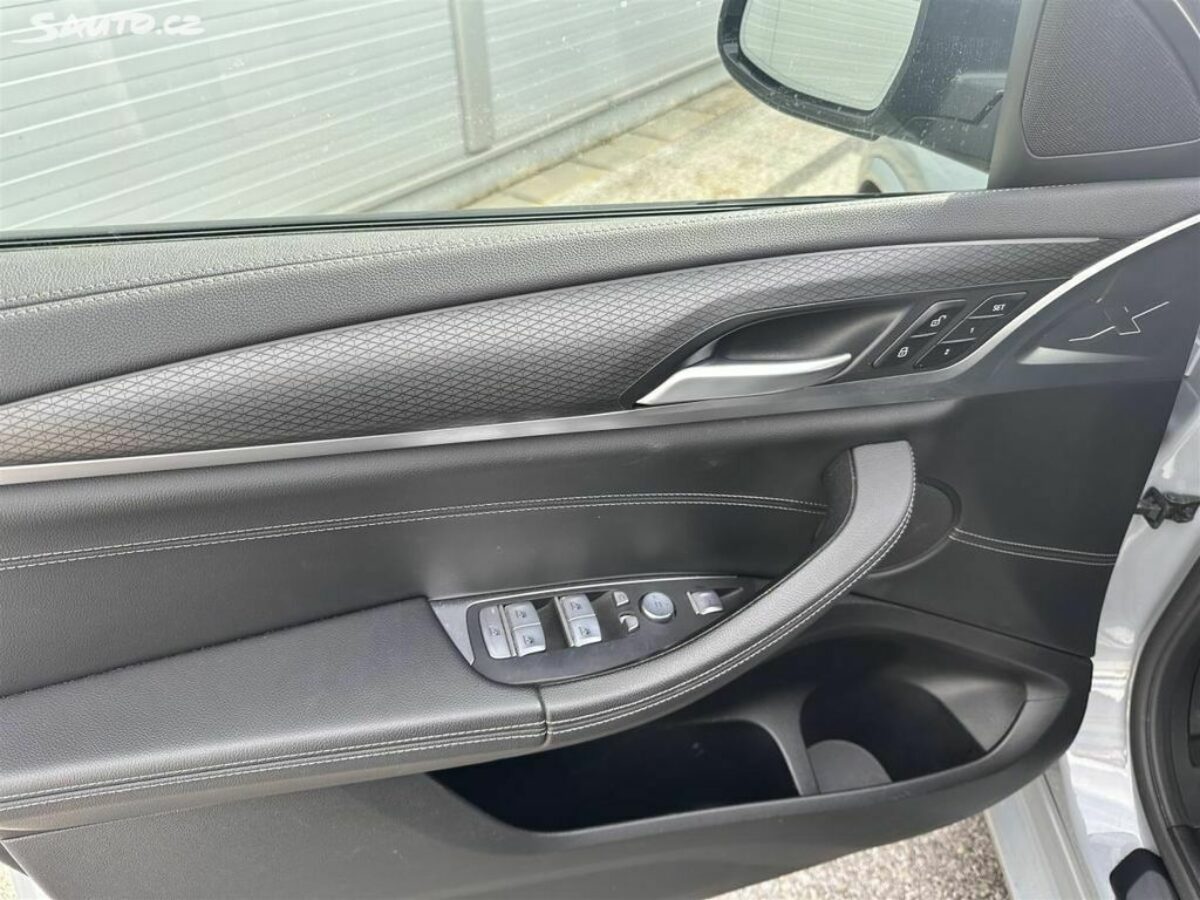 Fotografie vozu - klik pro zvětšení