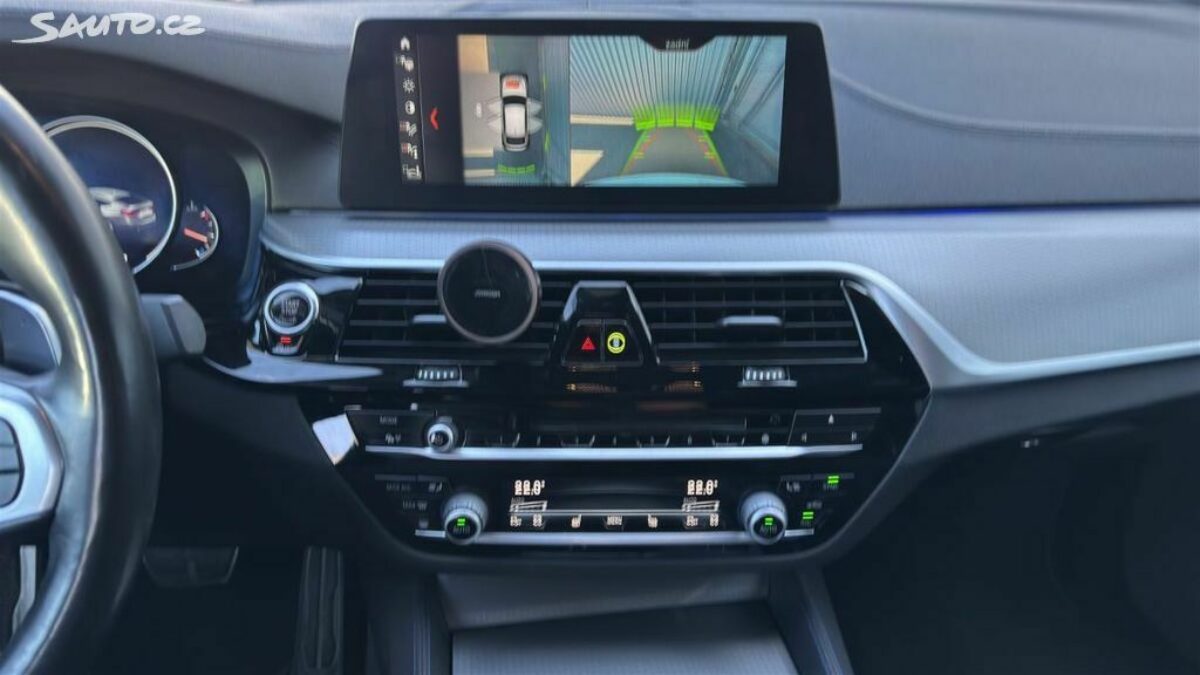 Fotografie vozu - klik pro zvětšení