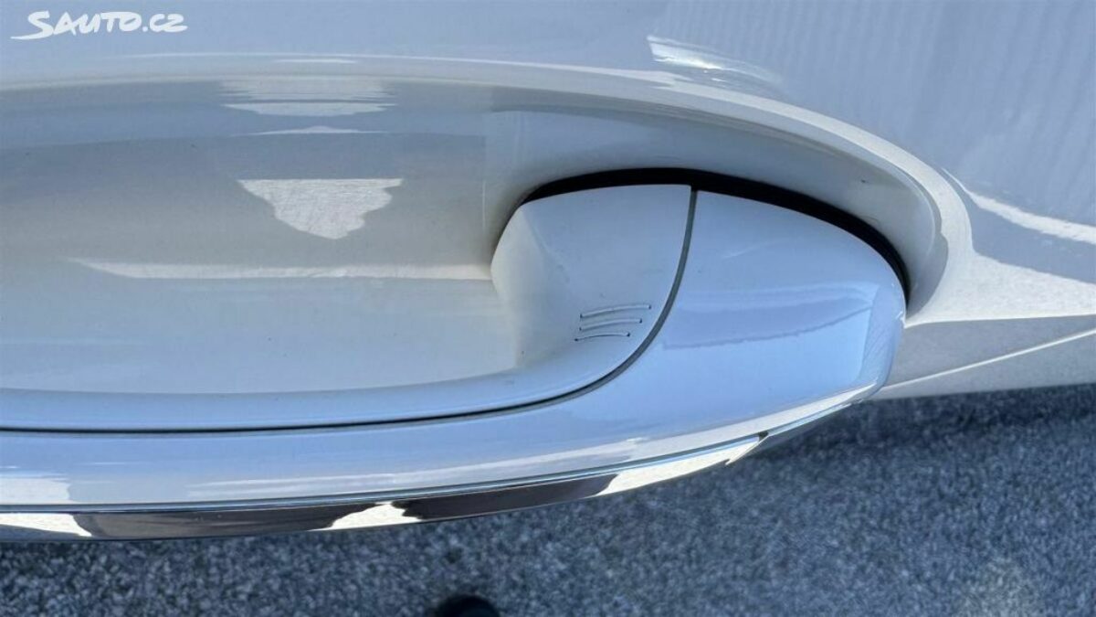 Fotografie vozu - klik pro zvětšení