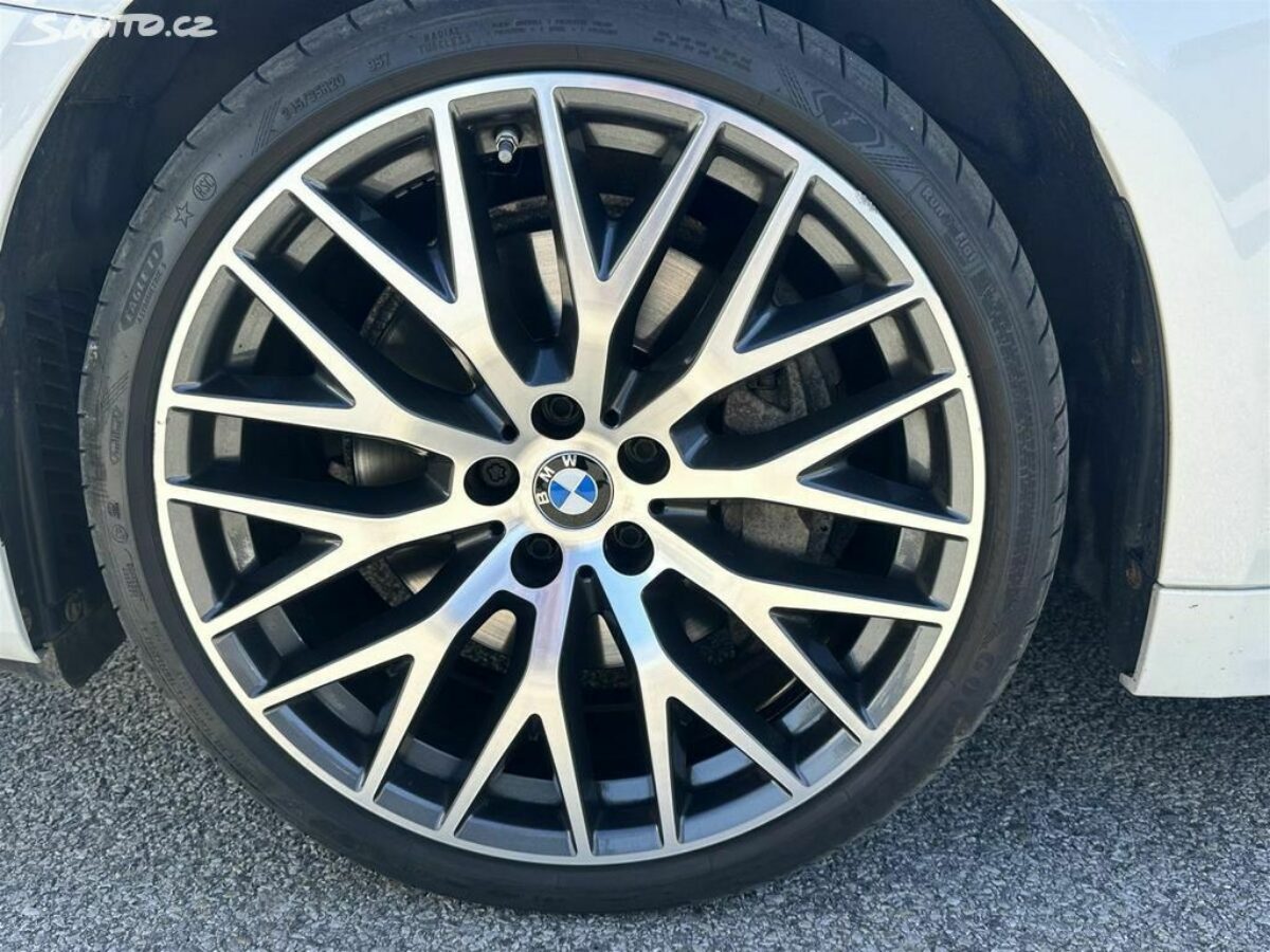 Fotografie vozu - klik pro zvětšení