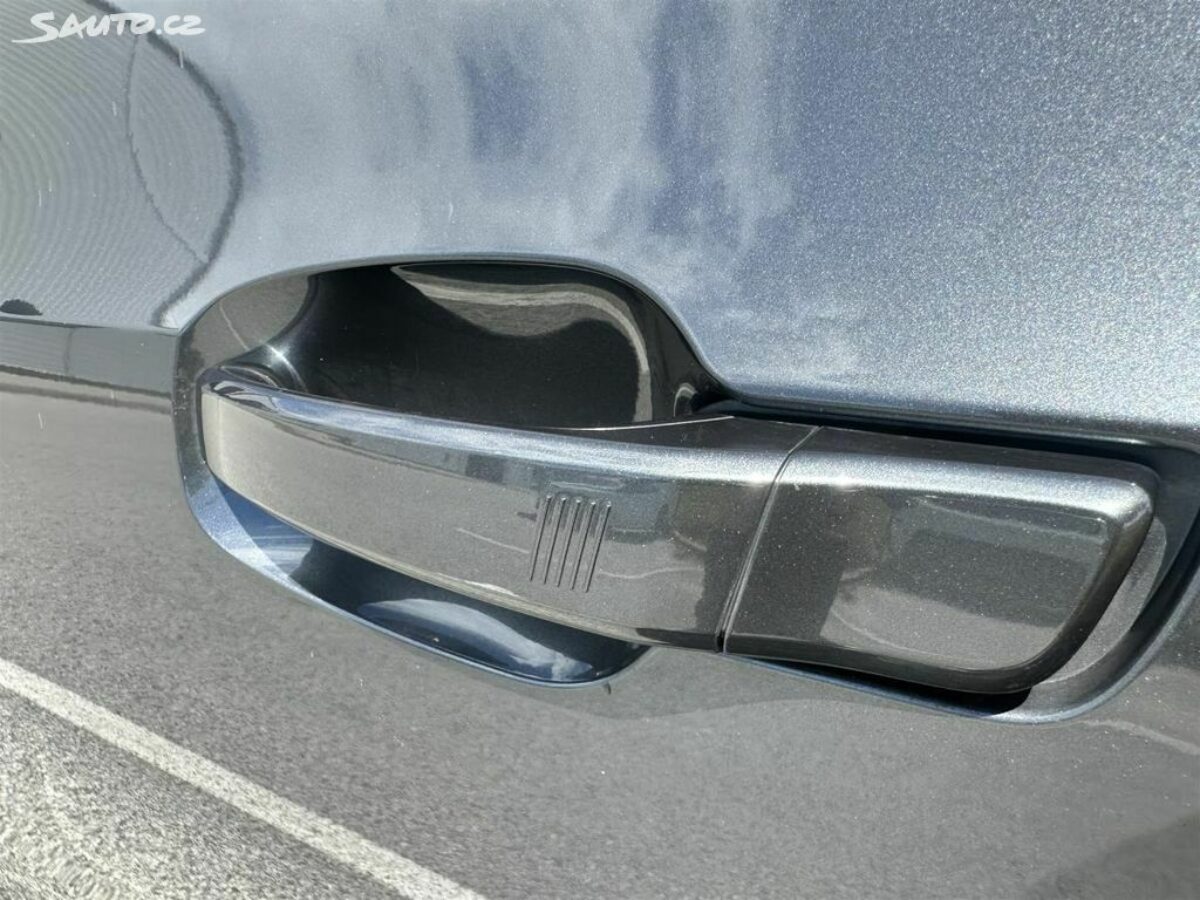 Fotografie vozu - klik pro zvětšení