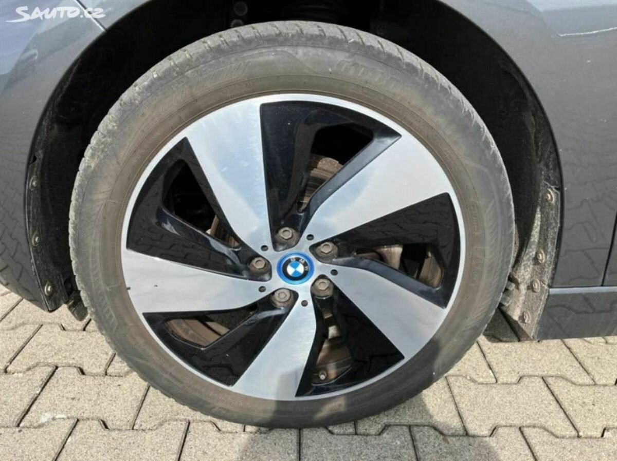 Fotografie vozu - klik pro zvětšení