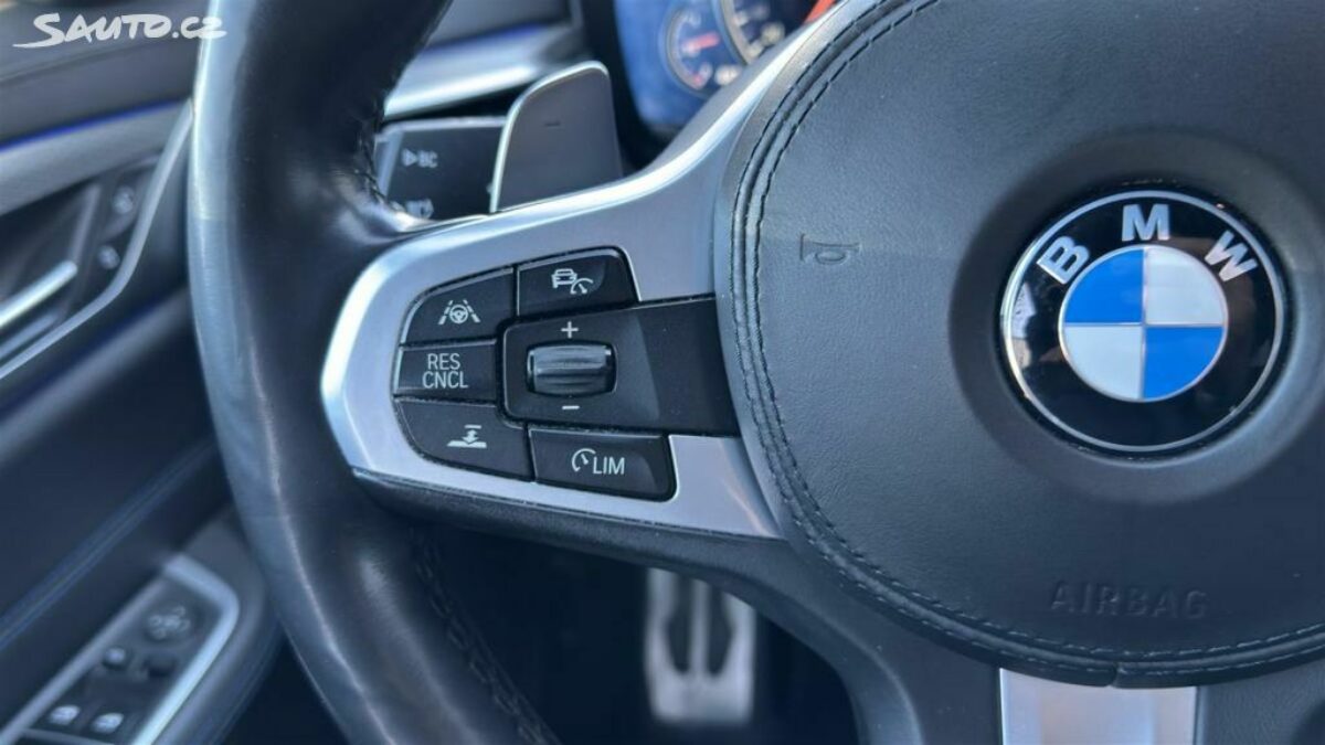 Fotografie vozu - klik pro zvětšení