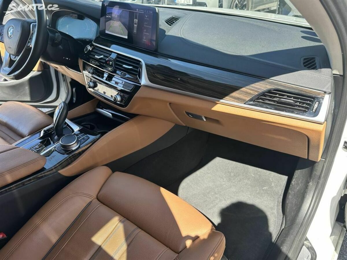 Fotografie vozu - klik pro zvětšení