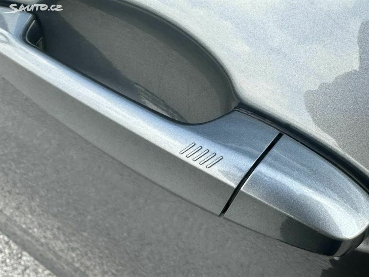 Fotografie vozu - klik pro zvětšení