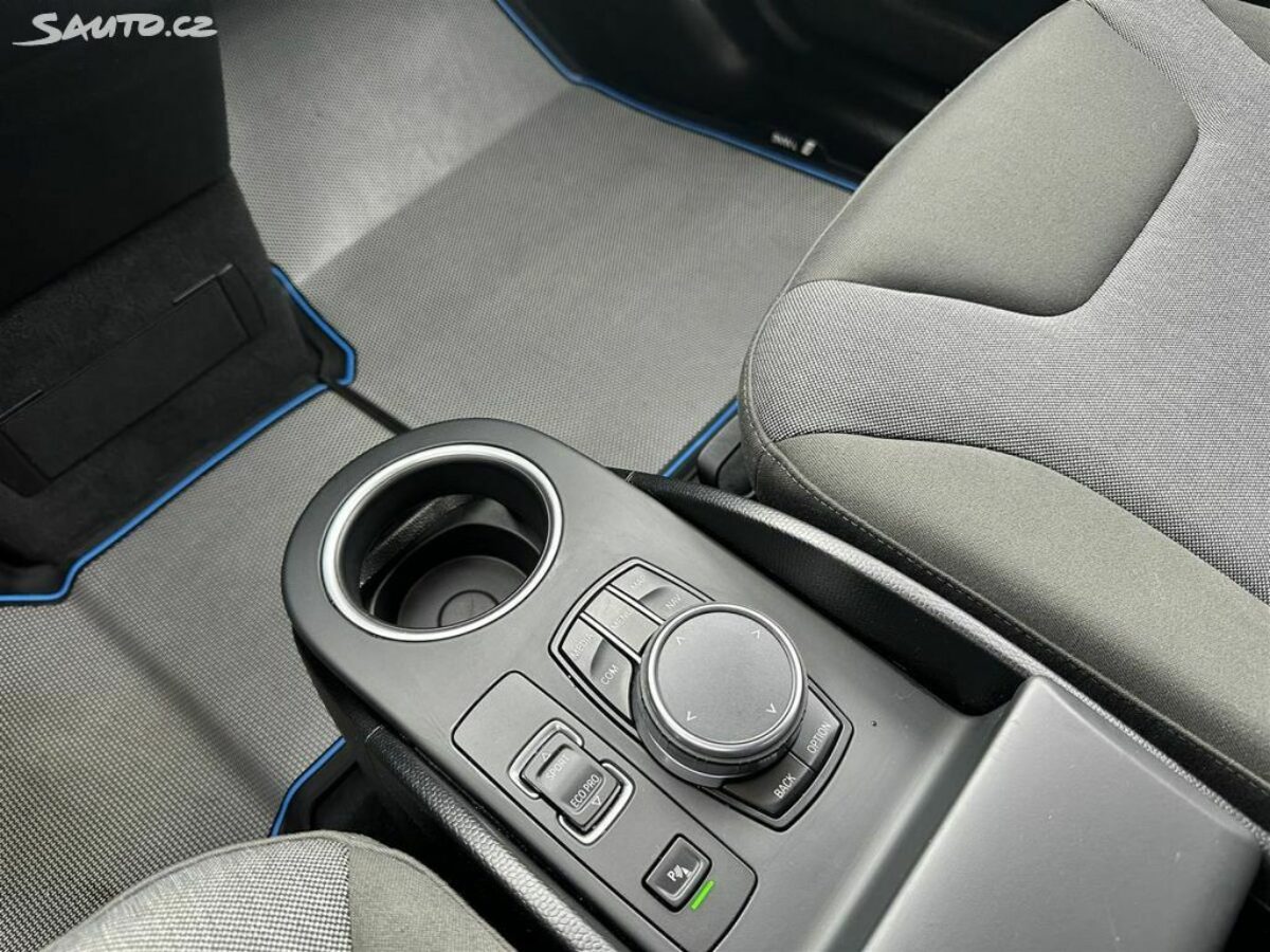 Fotografie vozu - klik pro zvětšení