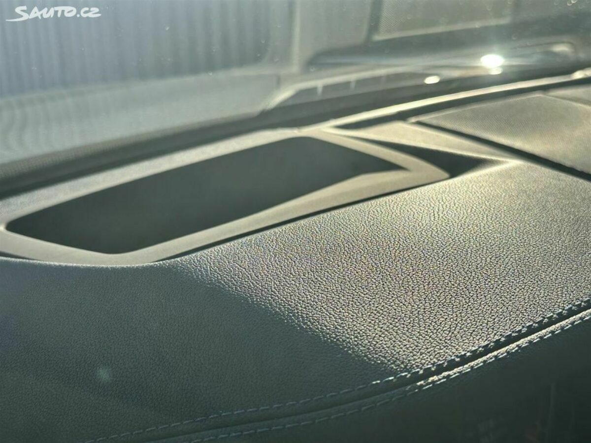 Fotografie vozu - klik pro zvětšení