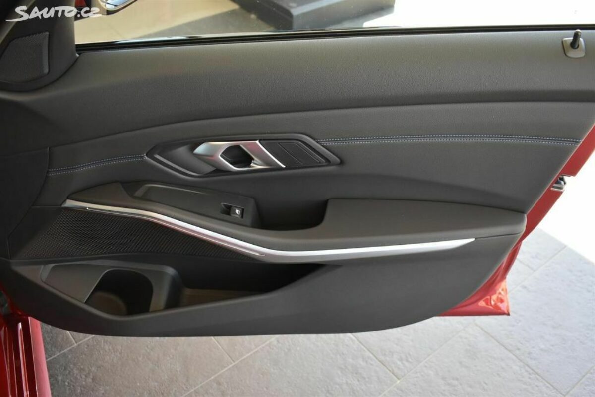 Fotografie vozu - klik pro zvětšení