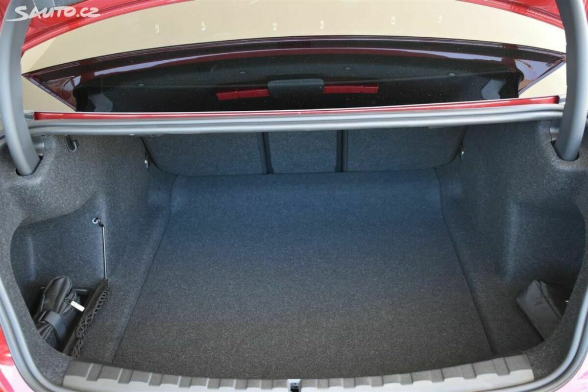 Fotografie vozu - klik pro zvětšení