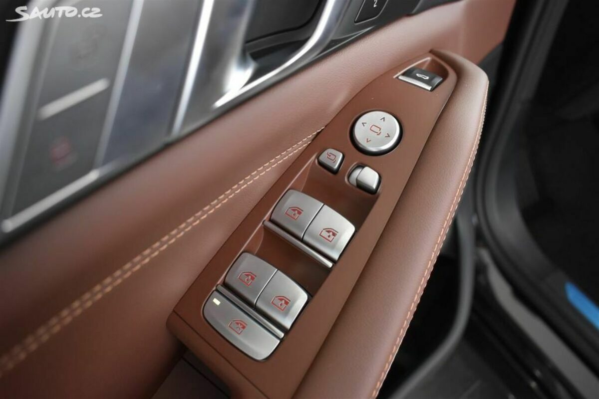 Fotografie vozu - klik pro zvětšení