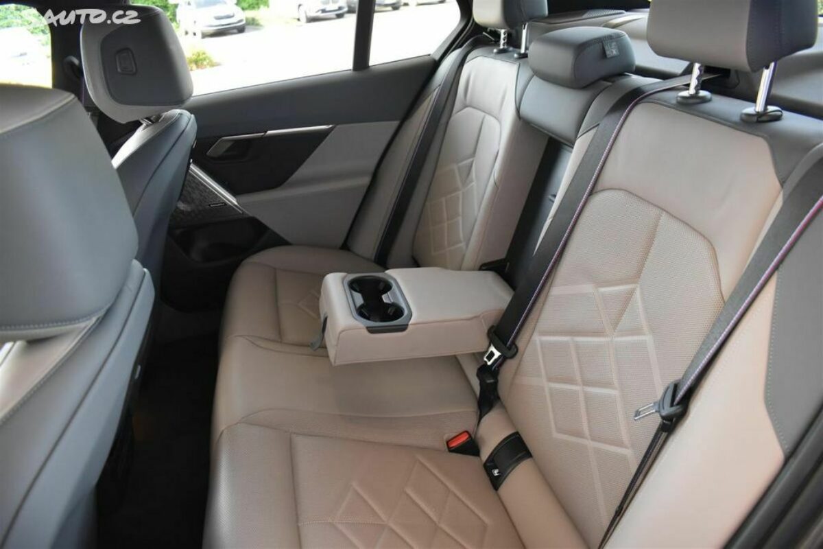 Fotografie vozu - klik pro zvětšení