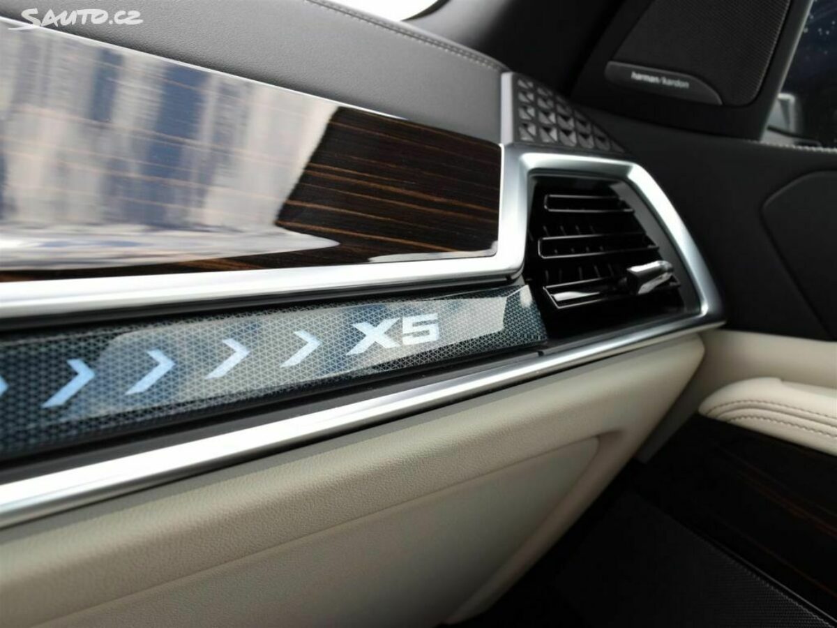 Fotografie vozu - klik pro zvětšení