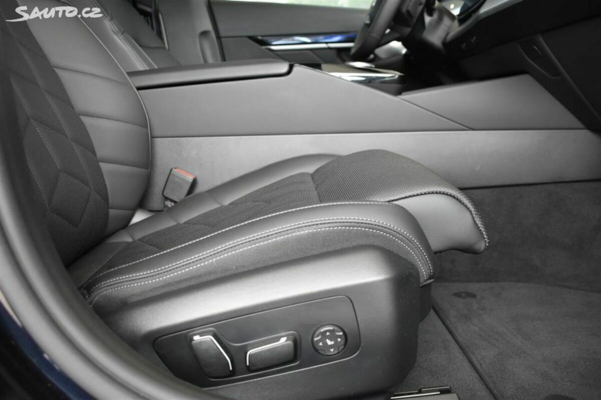 Fotografie vozu - klik pro zvětšení