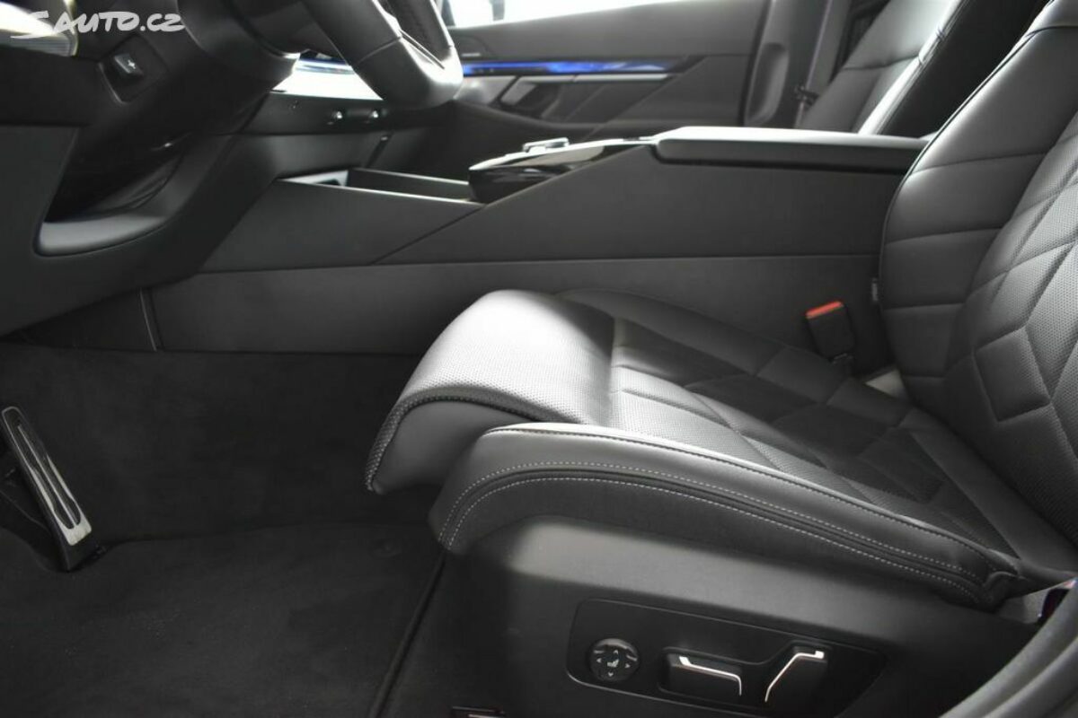 Fotografie vozu - klik pro zvětšení