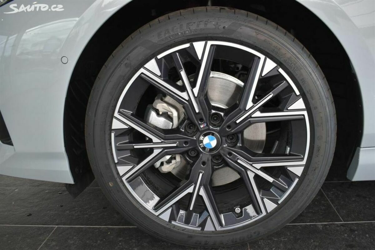 Fotografie vozu - klik pro zvětšení