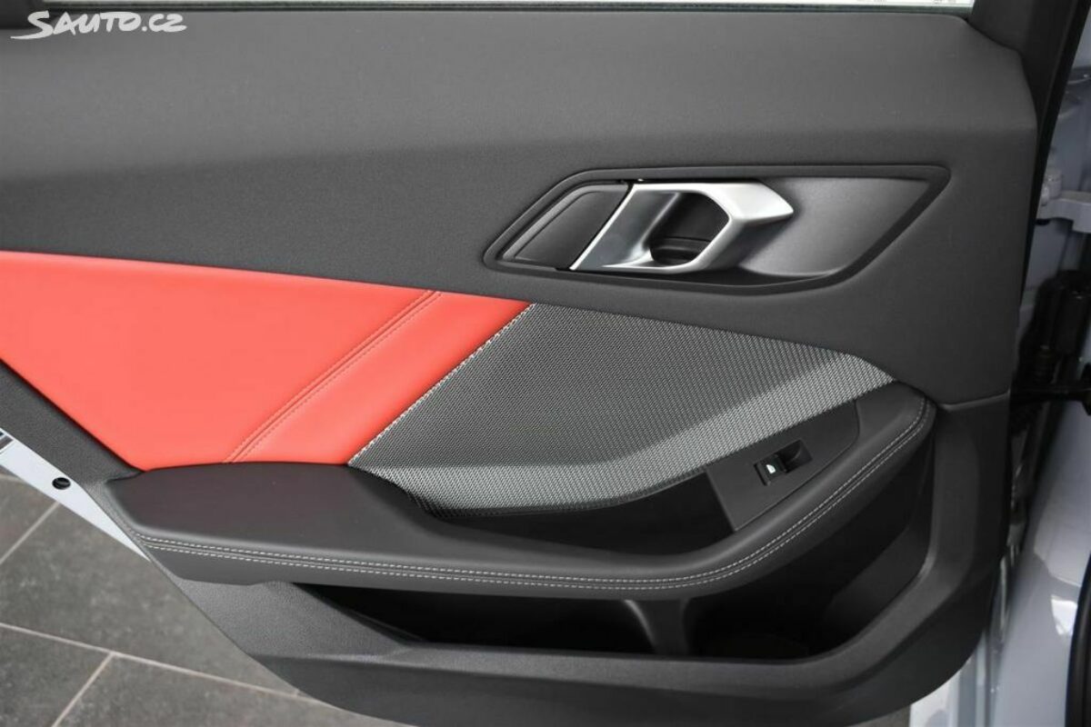 Fotografie vozu - klik pro zvětšení