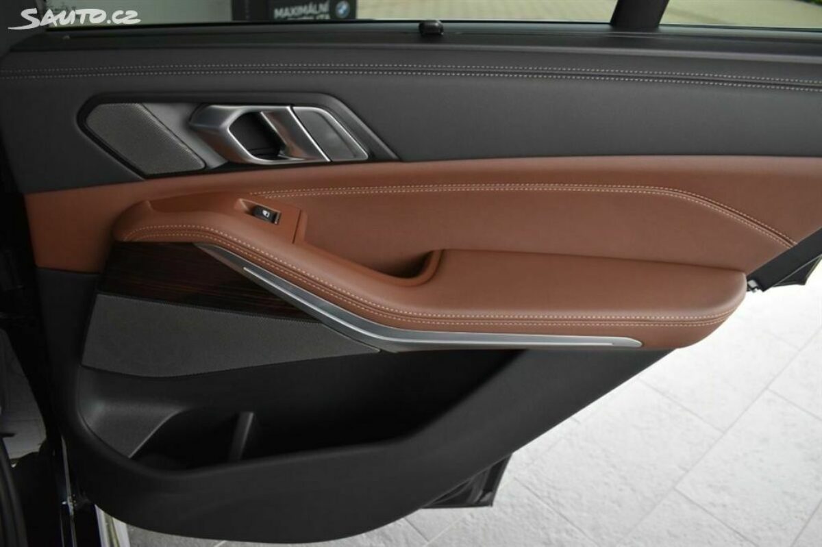 Fotografie vozu - klik pro zvětšení