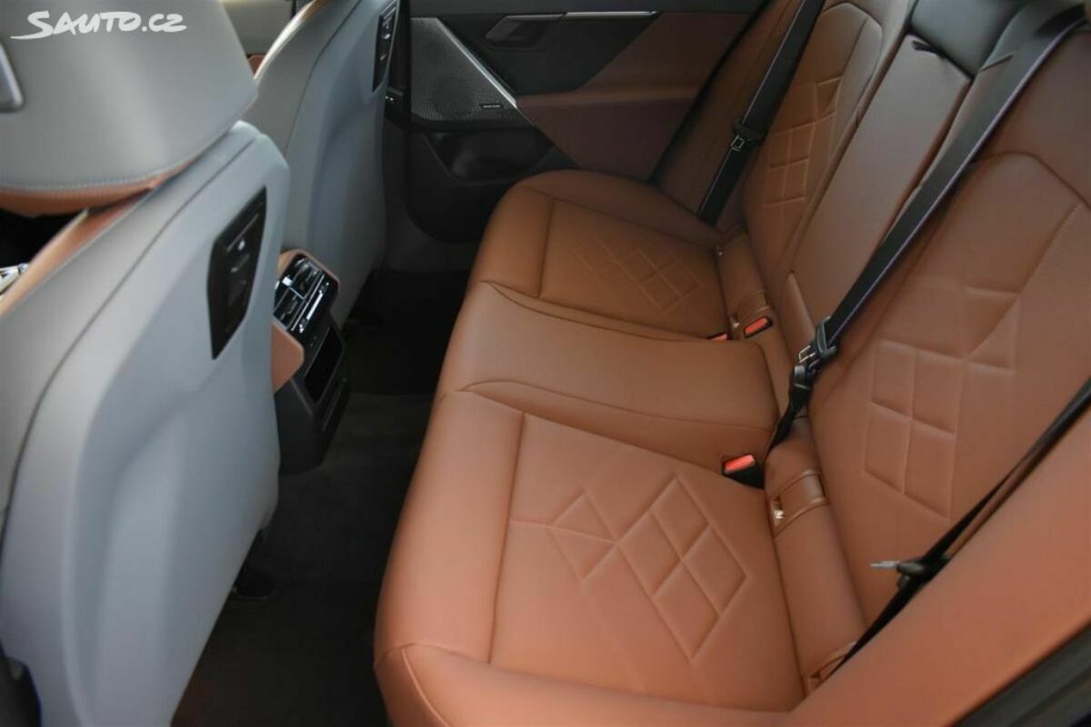 Fotografie vozu - klik pro zvětšení