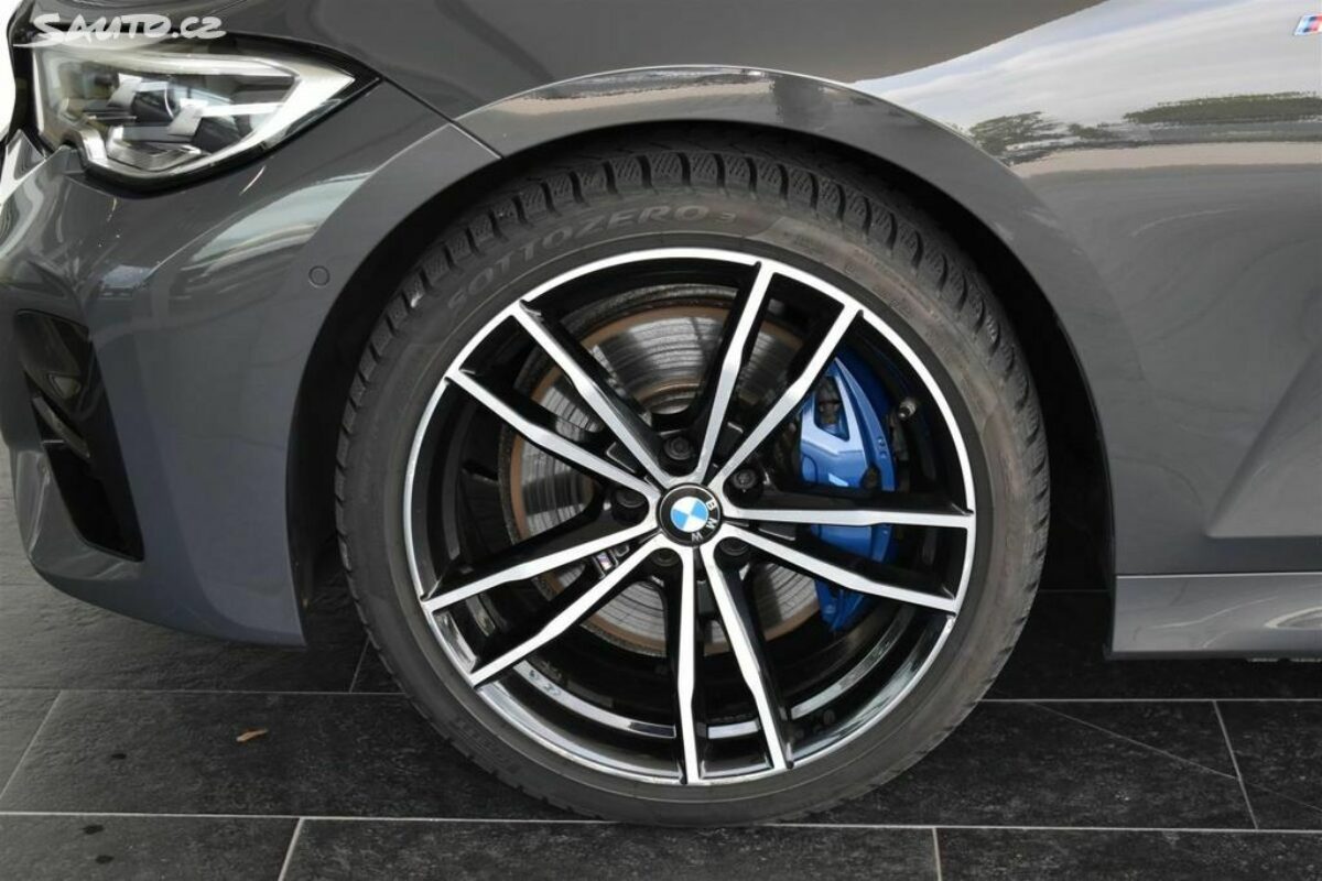 Fotografie vozu - klik pro zvětšení