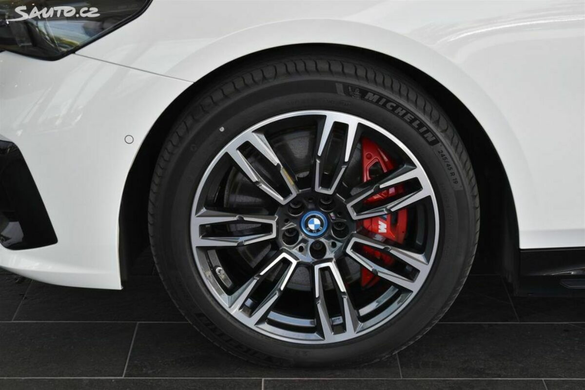 Fotografie vozu - klik pro zvětšení